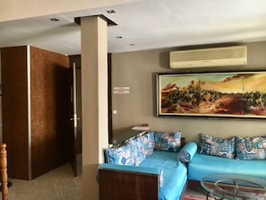 75-inch flat-screen TV with cable channels, TV - Ghazi Appartement (Fes)