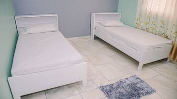 Schallisolierte Zimmer, BĂŒgeleisen/BĂŒgelbrett, kostenloses WLAN