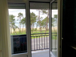 Standard Triple Room, Sea View | Balcony - Hotel Playa de Lago (Muxía)