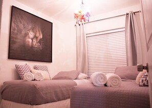 2 makuuhuonetta, silitysrauta/-lauta, Wi-Fi, vuodevaatteet