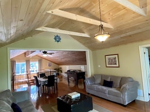 Smart-TV, peis, videospill og DVD-spiller