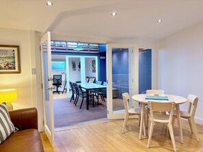 Dining - Heritage Cottage in Adelaide City Centre (Adelaide City)