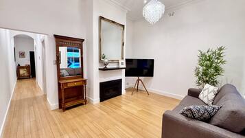 Smart TV, fireplace, DVD player, books