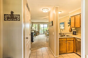 Interior - Ocean View, Pools: Hilton Head Resort: STR 072378 (Hilton Head Island)
