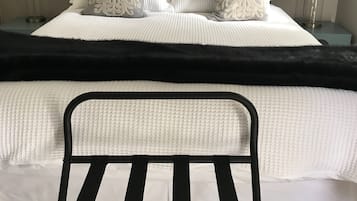 1 dormitorio, escritorio, tabla de planchar con plancha y wifi
