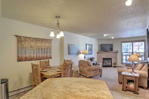 Dining - 1 Block to Main St! Red River Home w/ 2 Balconies (Red River)