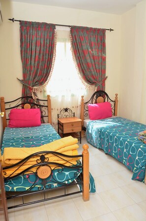 2 quartos, acesso à internet, roupa de cama