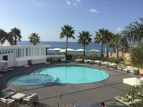 Luxuriöses, geräumiges Stadthaus im Herzen von Vale Do Lobo, nur wenige Gehminuten vom Strand entfernt