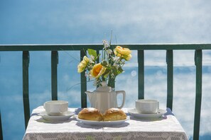 Outdoor dining - li galli praiano holiday home in the heart of the amalfi coast and positano (Praiano)