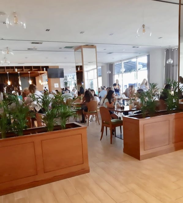 Bar (on property) - Hotel Liss 2 (Lezhe)