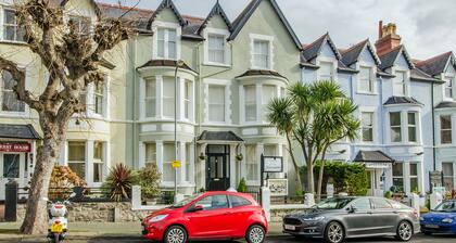 Luxury 4 Star Holiday Apartment, Free Wi-Fi, 1 bedroom, 1 sofa-bed.