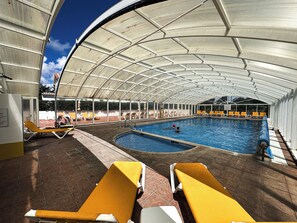 Indoor pool, outdoor pool - Alto Club, Alvor. Quiet, comfortable apartment in this acclaimed holiday resort (Alvor)