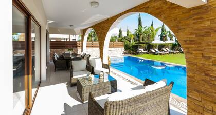 Villa Oceanus H2 by Ezoria Villas