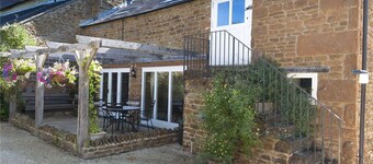 Spacious barn conversion in a tranquil Oxfordshire village