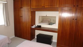 2 makuuhuonetta, silitysrauta/-lauta, vauvan matkasänky, ilmainen Wi-Fi