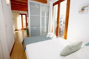 1 bedroom, iron/ironing board, travel cot, free WiFi