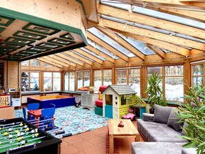 Game room - Upscale country house with beh. Whirlpool sauna, In/Outdoor playground/priv. Lake (Neuschönau)