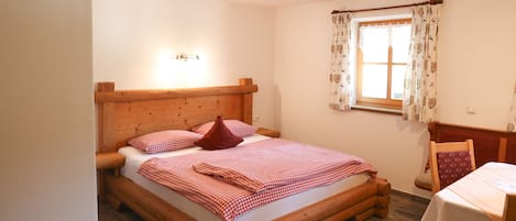 1 habitación, acceso a internet y ropa de cama