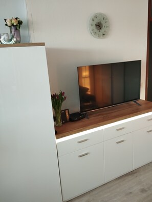 Interior - Vacation apartment with lake view, close to the beach with WiFi, dishwasher, microwave (Heiligenhafen)