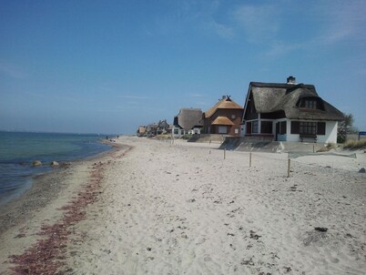 Apartment with lake view, beach 250m, with W-Lan, dishwasher, microwave