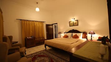 Kamar Double Superior | Seprai premium, minibar, brankas, dan didekorasi berbeda-beda