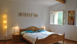 3 bedrooms, iron/ironing board, travel crib, free WiFi