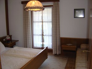 1 多间卧室、上网接入、床单