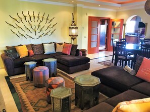 TV, fireplace, DVD player, books