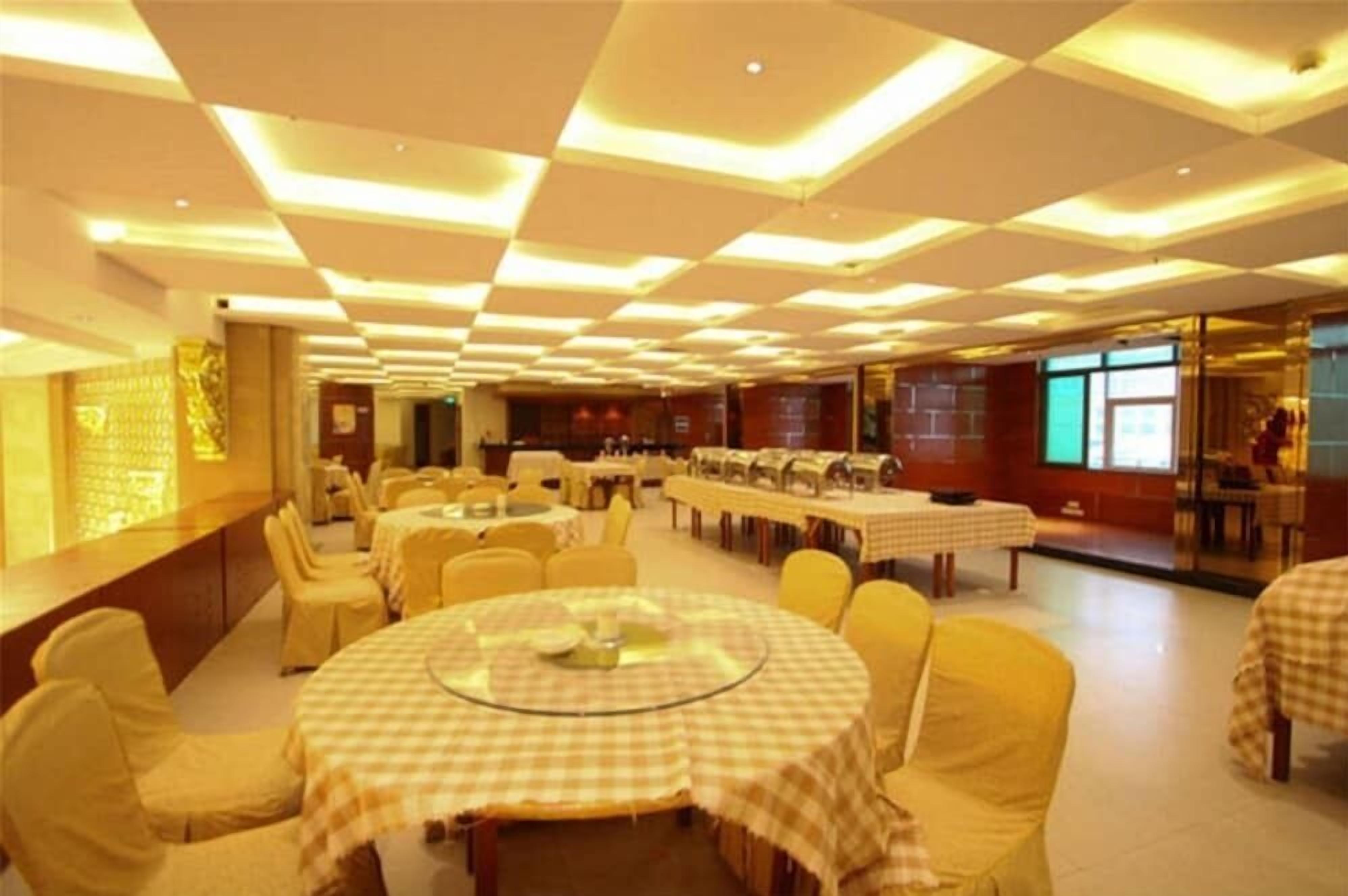 2 restaurants, breakfast, lunch, dinner served; Chinese cuisine