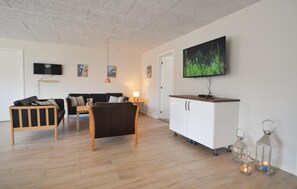 Fernseher, Kamin, Tischfußball