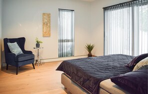 4 bedrooms, travel cot, free WiFi, bed sheets