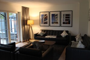 Smart TV, books, stereo