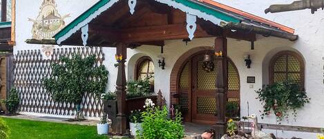 تفاصيل الفندق من الخارج