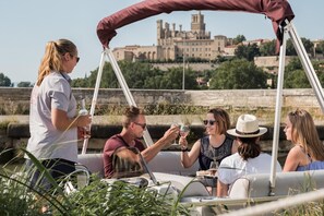 Outdoor dining - Renovated chapel, private pool, A/C, next Canal du midi (Béziers)