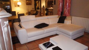 Smart TV, fireplace, DVD player, books - Renovated chapel, private pool, A/C, next Canal du midi (Béziers)