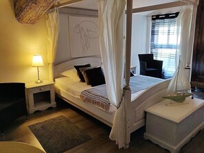 3 bedrooms, iron/ironing board, free WiFi, bed sheets - Renovated chapel, private pool, A/C, next Canal du midi (Béziers)