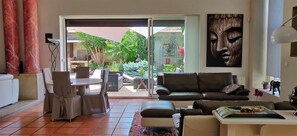 Smart TV, fireplace, DVD player, books - Renovated chapel, private pool, A/C, next Canal du midi (Béziers)