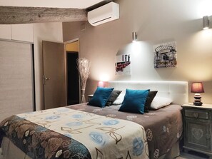 3 bedrooms, iron/ironing board, free WiFi, bed sheets - Renovated chapel, private pool, A/C, next Canal du midi (Béziers)