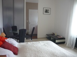 4 Schlafzimmer, Bügeleisen/Bügelbrett, WLAN, Bettwäsche