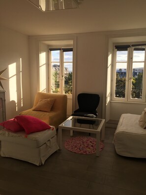 2 chambres, système d’insonorisation, fer et planche à repasser