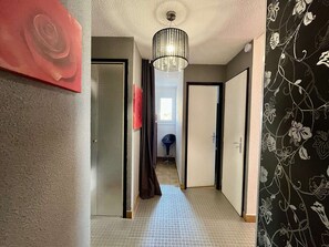 Interior - 2-Bedroom Apt Cabin, Parking, Pets Allowed - Cap d'Agde (Cap d'Agde)