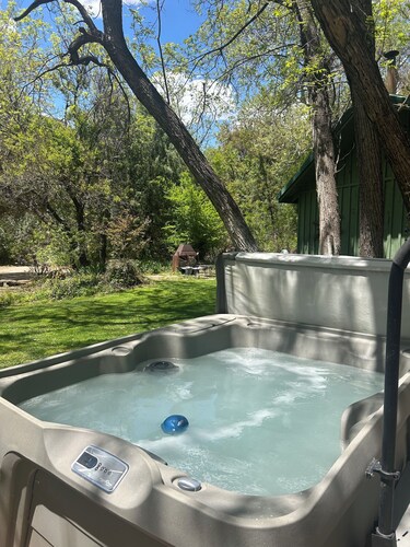 Red rock canyon views! Private. Everything you need. Artist touches abound