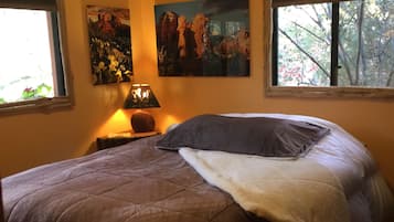 3 bedrooms, desk, iron/ironing board, travel crib
