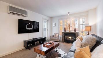 Télévision, cheminée