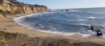 Serenity at Natural Bridges - 5 min Walk to Beach