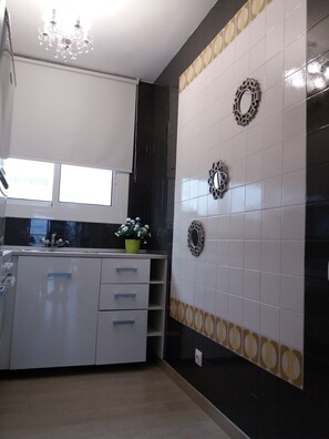 Fridge, microwave, oven, coffee/tea maker - Sea view Apartement with swimingpool, tennis court and ai rconditioned (Segur de Calafell)