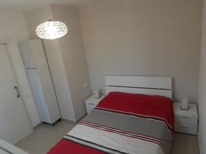 3 bedrooms, iron/ironing board, WiFi, bed sheets - Sea view Apartement with swimingpool, tennis court and ai rconditioned (Segur de Calafell)