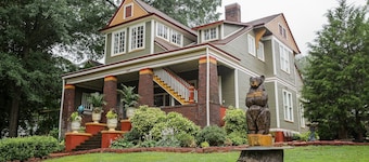 Historic Bear House 1890 (Lilly's Loft) Situation idéale! Charmant St Elmo!