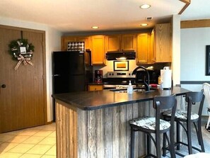 Fridge, microwave, stovetop, dishwasher