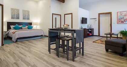 Sonoma Wine Lovers Getaway - A Pleasant Stroll to the Sonoma Plaza